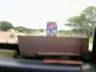 En camion à travers me brésil