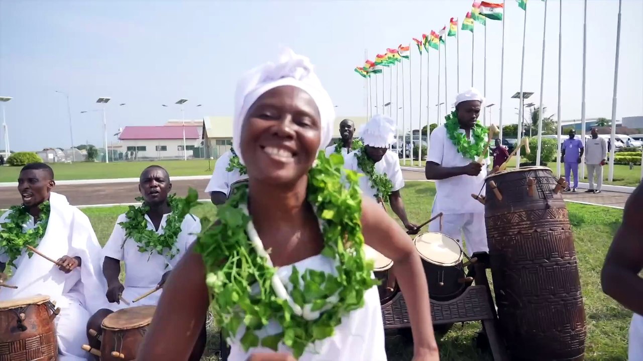 From ceremonial welcome to greeting a sea full of crowds, that's how it went in Ghana for PM