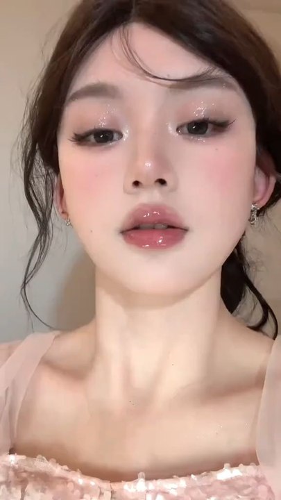 Get ready to slay with my makeup tutorial Learn how to create a stunning look with my step-by-step guide.Follow me for more makeup tutorials and beauty tips! 📸#MakeupTutorial #Beauty #MakeupTips #Glamour #MakeupInspirati