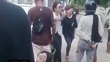 Diduga diminta ganti rugi setelah bertabrakan dengan pemotor yang lawan arah, pengemudi BMW ini juga minta pemotor perbaiki mobilnya yang lecet.Waduh, menurut kalian gimana nihSource🔎- Instagram-komentar_netizen62_of
