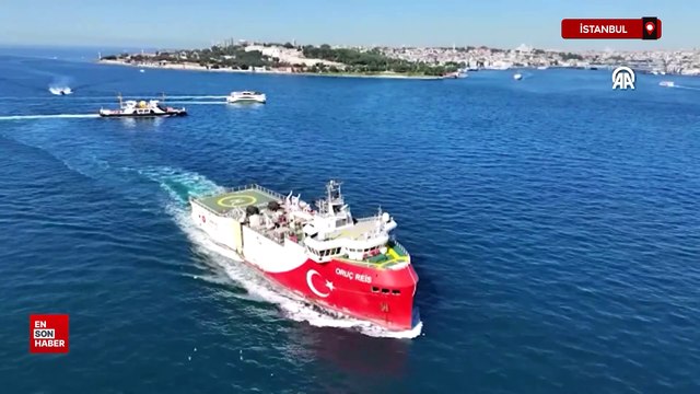 Oruç Reis Sismik Araştırma Gemisi, İstanbul Boğazı'ndan geçiyor