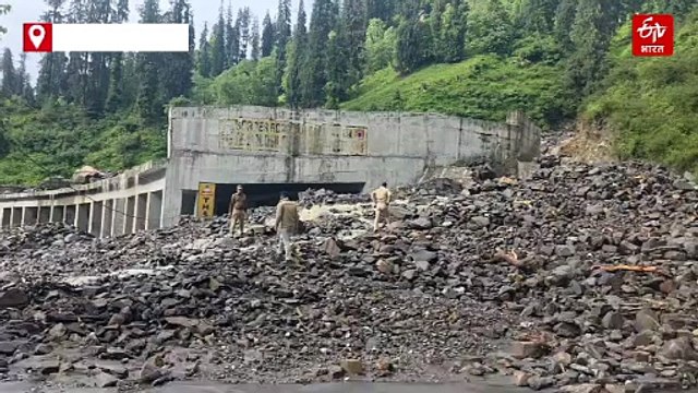 मनाली में लैंडस्लाइड, मलबा गिरने से अटल-टनल मार्ग बंद