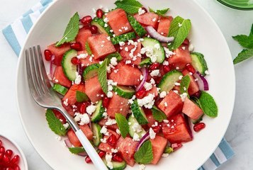 Recette anticanicule : cette salade à la pastèque, à faire en 5 min, est le plat idéal pour se rafraîchir quand les températures grimpent