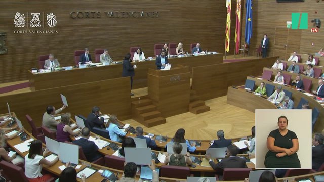 Diputados del PP en las Cortes Valencianas sacan fotos de Ábalos cuando va a hablar el portavoz del PSOE