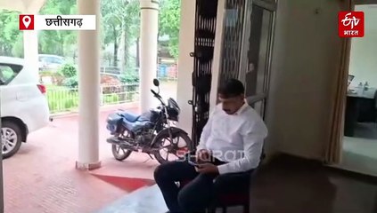 कलेक्टर साहब ने कर्मचारियों की लगाई क्लास, कान पकड़कर माफी मांगी, लिया ये संकल्प