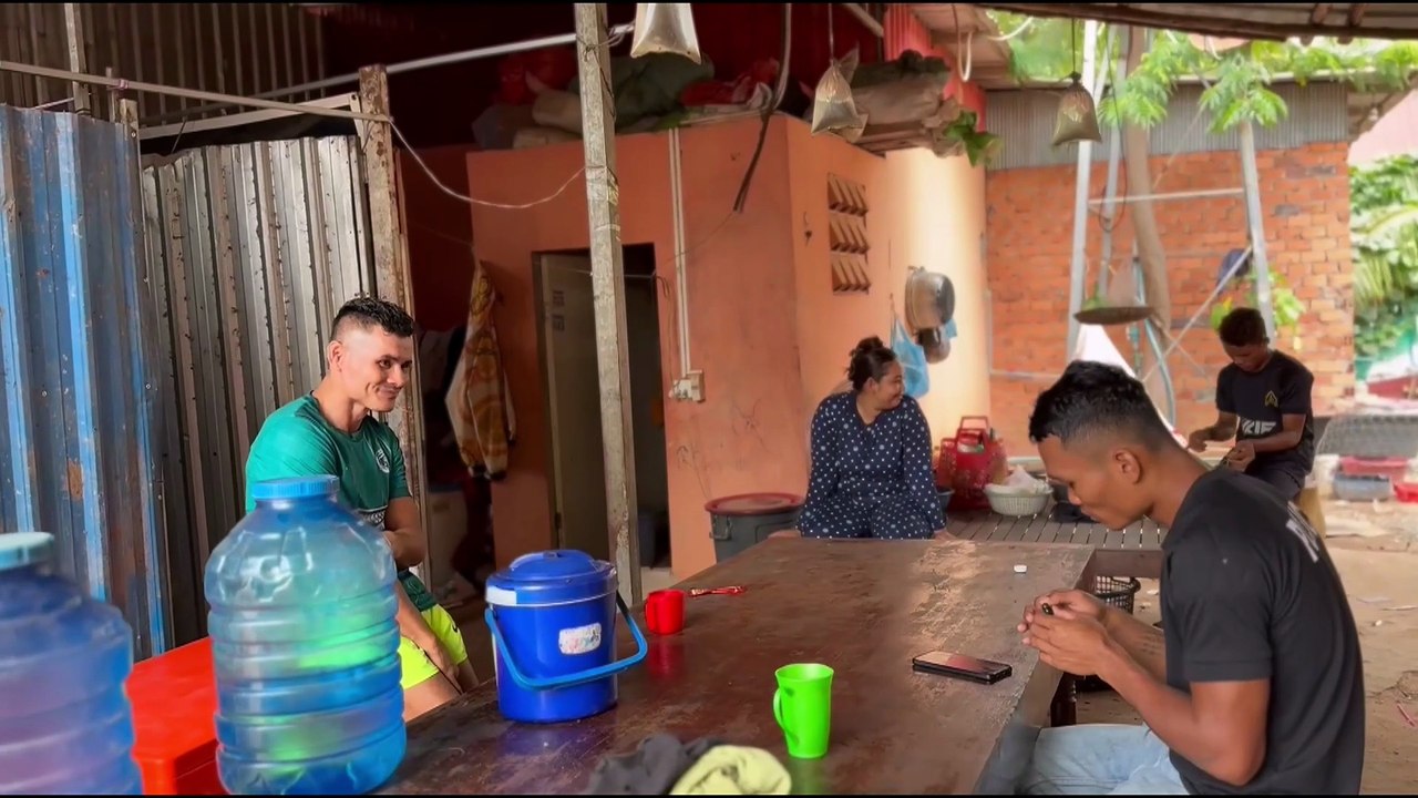 ក្លិបលោក ក្រាក់ សម្ភ័ស្ស​ទទួលការស្រោចស្រង់រួចផុតកង្វល់ដួលរលំ
