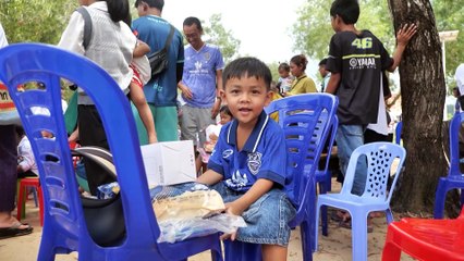 តាំង ប៊ុនឆៃ និង ណុប ដេវីត ៖ ចែករំលែកក្តីស្រឡាញ់ដល់កុមារៗនៅកោះរ៉ុងពិតជាប្លែកអារម្មណ៍ព្រោះបរិយាកាសនិងទេសភាពស្រស់ត្រកាល