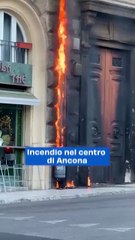 Incendio nel centro di Ancona: video