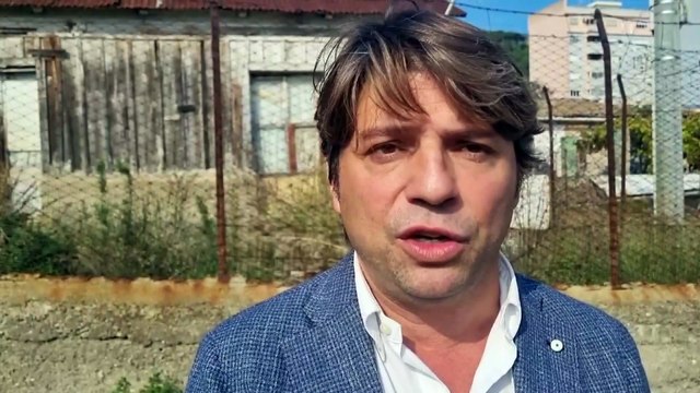 Mare con fogna al Ringo, in spiaggia tra i liquami