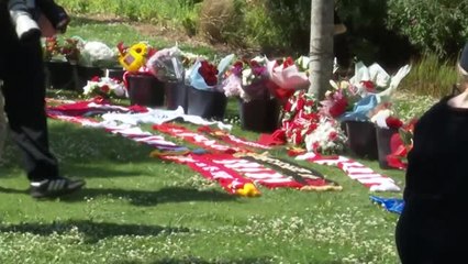 Disparition de Jota - Les fans déposent des fleurs devant Anfield pour Diogo et son frère André