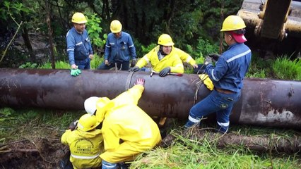 Ecuador suspende exportación de crudo por parálisis de sus oleoductos