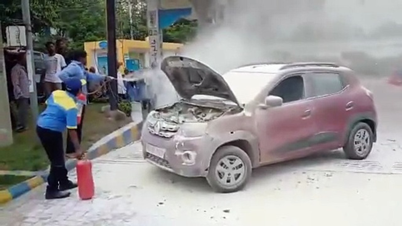 #Hyderabad---  Fire breaks out in car at #BPCL fuel station in Mailardevpally, No casualties reported  A car suddenly caught #fire after refuelling at Bharat Petrol Pump near #Mailardevpally Police Station in Hyderabad.   A quick response from the @BPCLim