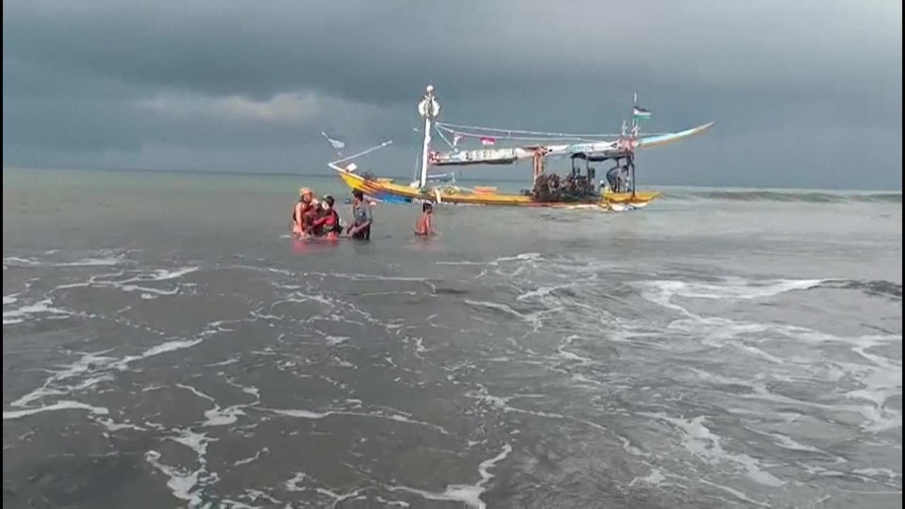 Indonésie : 4 morts, 30 disparus dans le naufrage d'un ferry au large de Bali