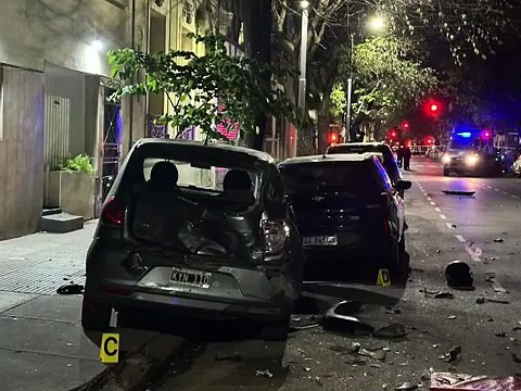 Un delincuente robó, huyó, atropelló y mató a un motociclista en Palermo