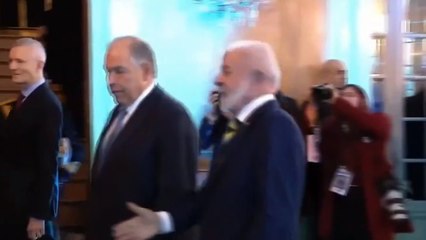 Cumbre del Mercosur: el "gélido" saludo entre Lula y Milei
