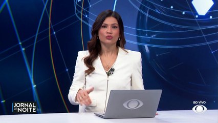 Menino é resgatado após cair em rio na China