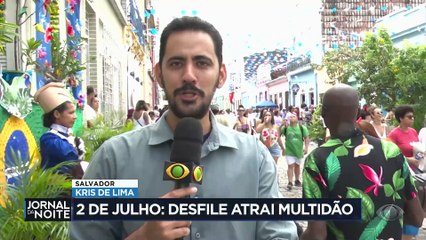 2 de julho: desfile atrai multidão em Salvador (BA)
