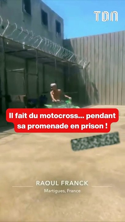 Il fait du motocross… pendant sa promenade en prison ! 
