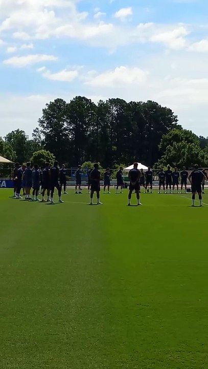 Moment de recueillement pour Diogo Jota à l'entraînement du PSG - Foot - Disparition Diogo Jota