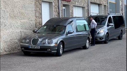 Los coches fúnebres llegan a Puebla de Sanabria para trasladar a Diogo Jota y su hermano André