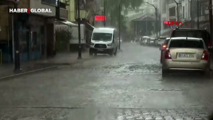 Trabzon'da sağanak yağış su taşkınlarına neden oldu
