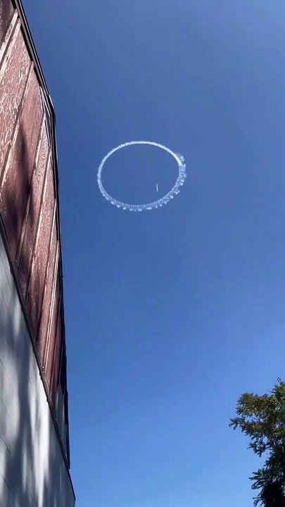 Pilot drew a smiley face in the sky😊