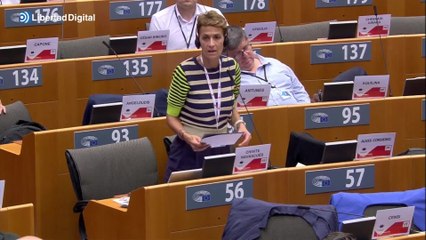 Insólito: un eurodiputado se queda dormido durante un discurso de María Chivite en Bruselas