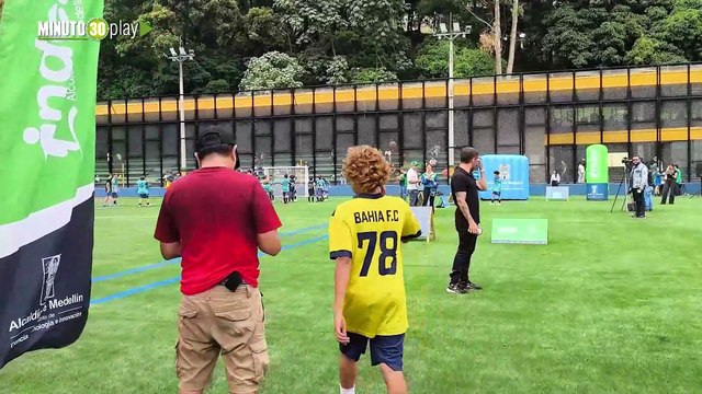 “Vamos a seguir transformando a Medellín, el cambio va a ser total”: alcalde Fico Gutiérrez entrega la renovada cancha Alejandro Echavarría