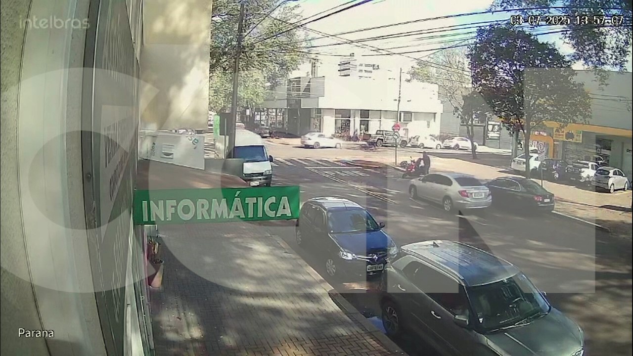 Novas imagens mostram motociclista sendo arremessado em acidente no Centro