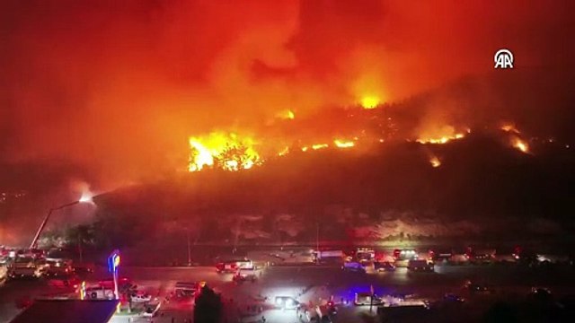 Buca ilçesindeki orman yangınına müdahale ediliyor