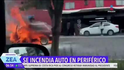 Automóvil se incendia en los carriles laterales de Periférico Sur