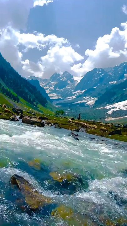 Urte Badal se pucho, Behti nadiya se pucha Amazing location 💛🧡❤🧡🧡