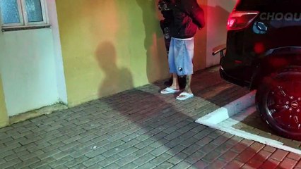 Choque pega jovem armado com submetralhadora, drogas e balanças no Sanga Funda