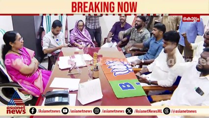 മതിയായ ഡോക്ടർമാരില്ല; കൊല്ലം ജില്ലാ ആശുപത്രിയിൽ യുവമോർച്ച പ്രവർത്തകരുടെ പ്രതിഷേധം