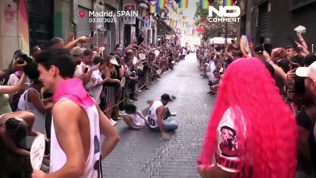 Des coureurs en talons hauts foncent à travers Madrid lors de la Marche des fiertés