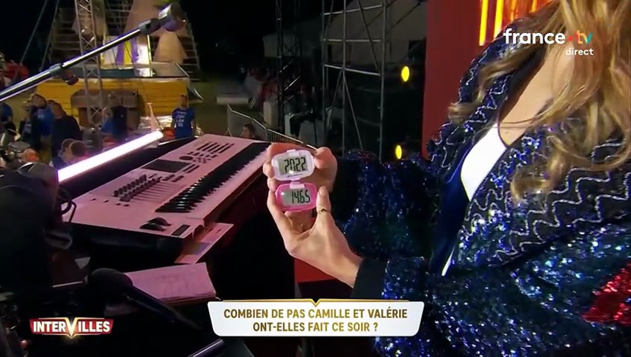 Nagui et Bruno Guillon se trompent en annonçant par erreur les gains d'un téléspectateurs qui avait en réalité perdu en direct dans Intervilles sur France 2.Crédit : Intervilles France 2