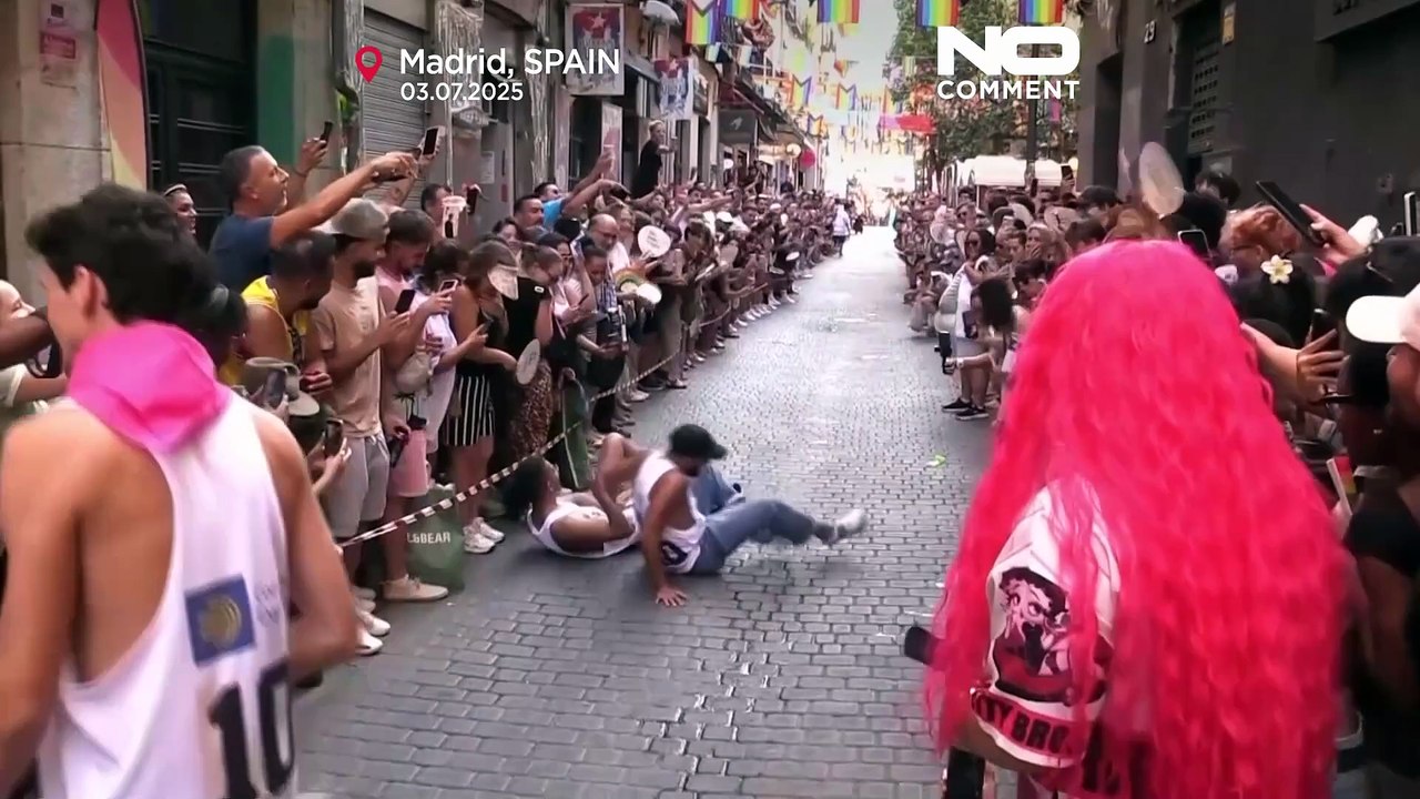 Corridori gareggiano con tacchi alti al Pride di Madrid