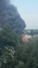 L'impressionnant incendie de l'ancien intermarché de Dax