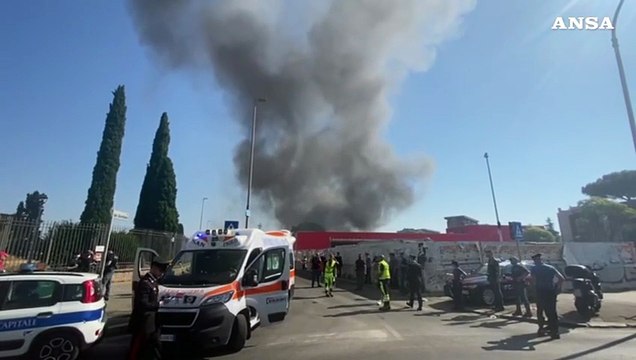 Esplosione in distributore di benzina a Roma, almeno 10 i feriti