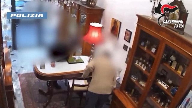 Milano, ruba anelli e bracciali dalle gioiellerie per 130 mila euro: arrestata 60enne
