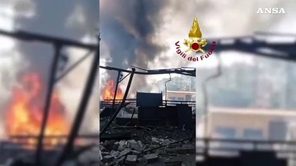 Esplosione in un distributore di benzina a Roma, evacuato un centro estivo