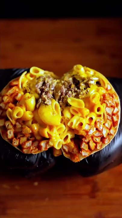 Follow for more ASMR videos🌮🍟 Credits: @banginbuns #mukbang #asmr #fastfood #asmreating