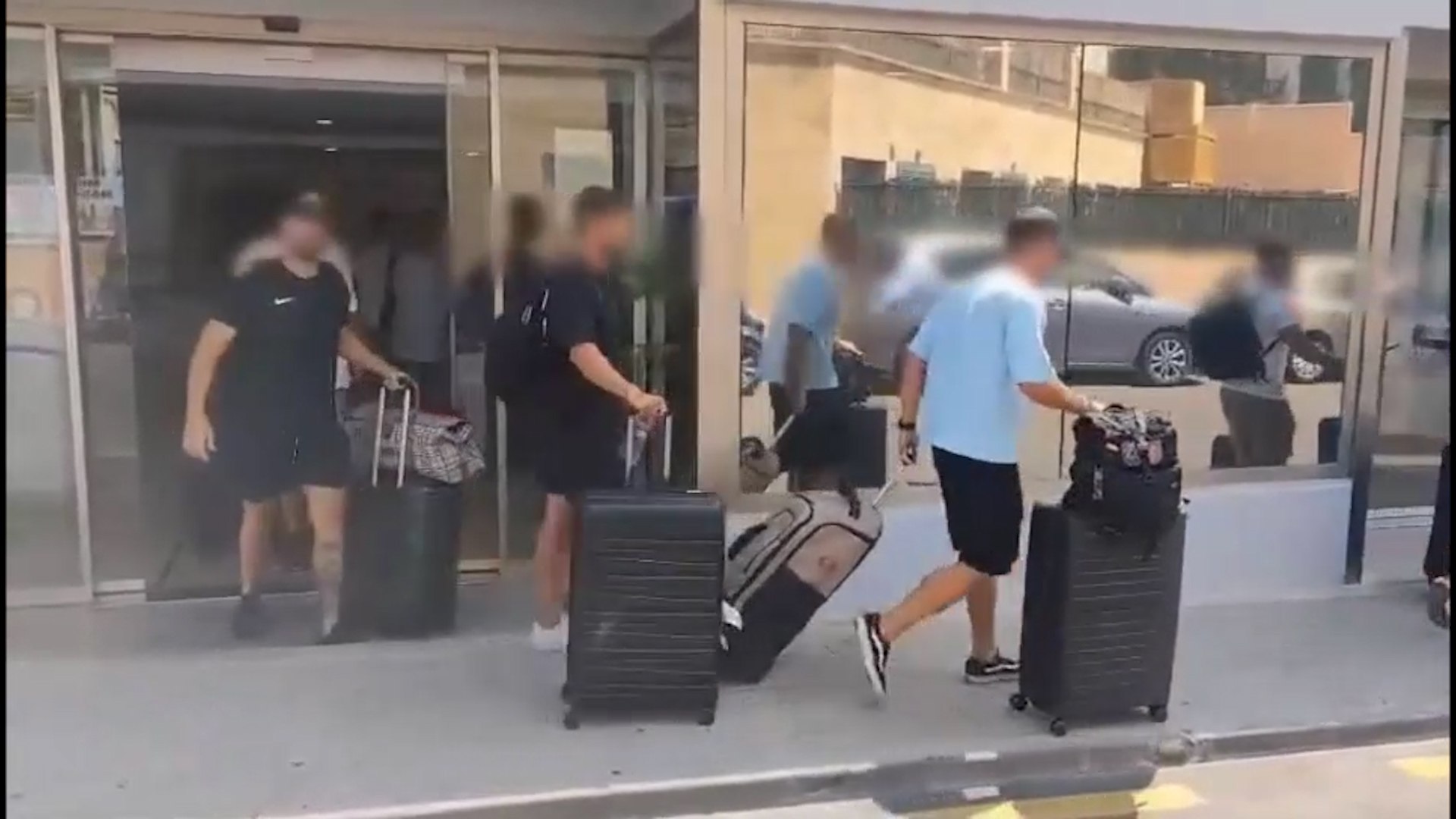 Así han abandonado el hotel los antidisturbios que refuerzan la seguridad de la Casa Real en Palma