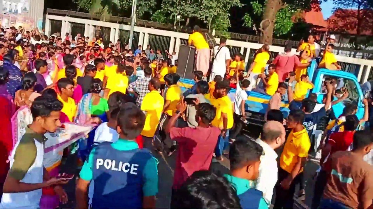 রাজপথে নেচে-গেয়ে রথ নিয়ে এগিয়ে চলছে ভক্তরা, জগন্নাথ দেবের রথযাত্রা-২০২৫