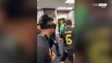 Javier Aguirre festeja el título de la Copa Oro