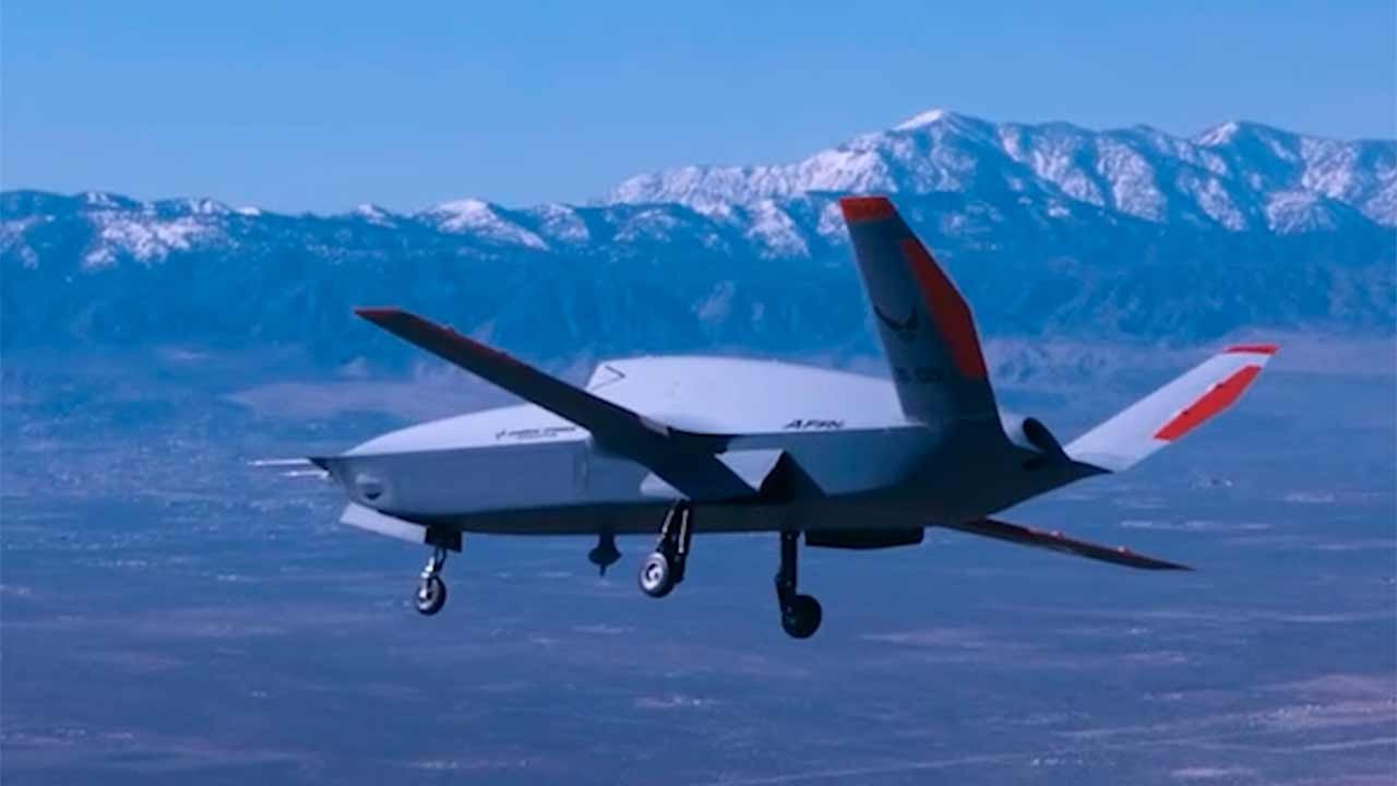 AFRL publiceert videobeelden van eerste vlucht van de XQ-67A, de opvolger van de XQ-58A Valkyrie
