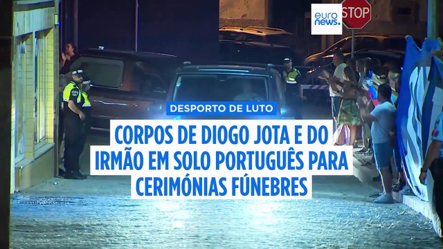 Corpos de Diogo Jota e André Silva recebidos com aplausos em Gondomar