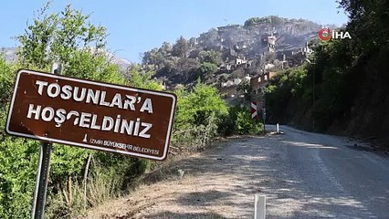İzmir'de tedbir üzerine boşaltılan Tosunlar köyü yangında yok oldu