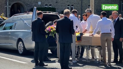 Une haie d'honneur pour rendre hommage au policier Guillaume Kip à Marche-en-Famenne