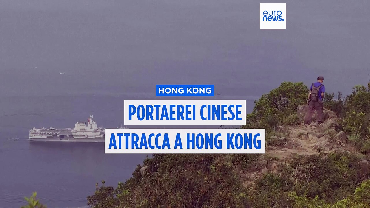 Cina, la prima portaerei di costruzione nazionale visita Hong Kong